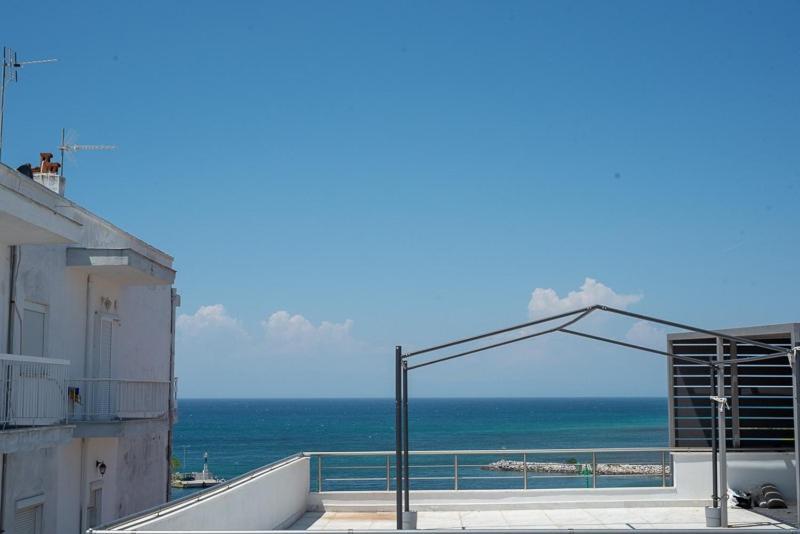 Grcka Reni Greece Beach Penthaus 3 Nea Kallikrateia Exterior photo