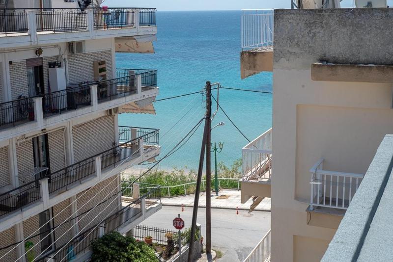 Grcka Reni Greece Beach Penthaus 3 Nea Kallikrateia Exterior photo