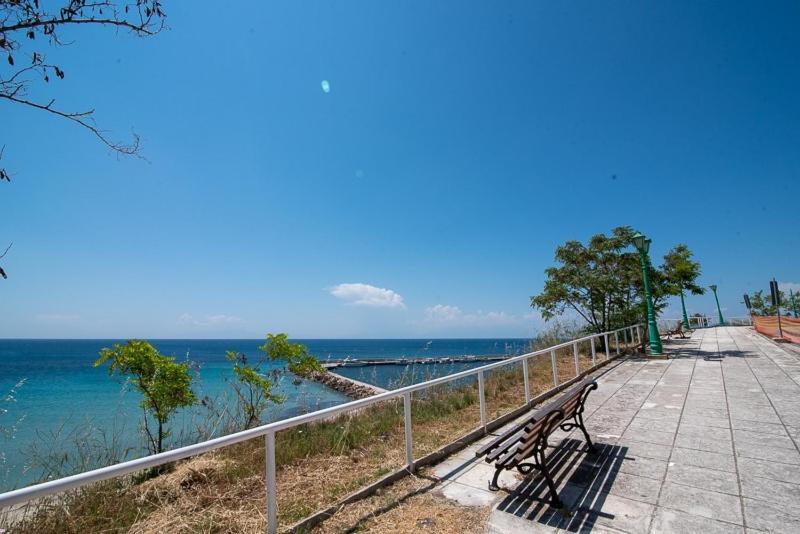 Grcka Reni Greece Beach Penthaus 3 Nea Kallikrateia Exterior photo